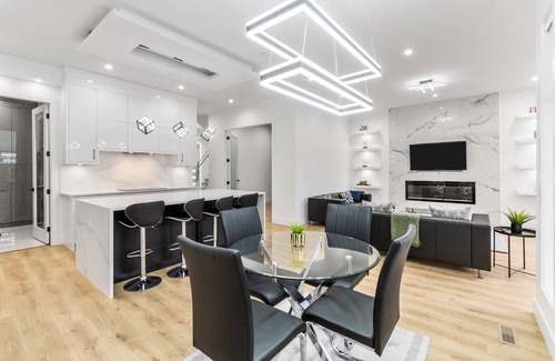 Willoughby House | š” Modern Home for Cozy Enjoyable Vacation near Langley Events Centreā¼ļø