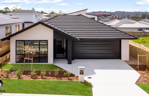 Huapai House | Modern Home for weddings/holiday in Kumeu Wine Country.