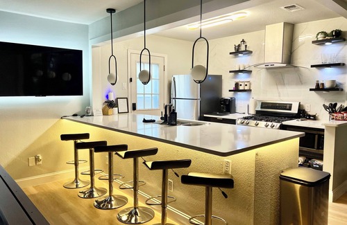 Central Arlington House | Modern home II the AT&T stadium-5 mins walk