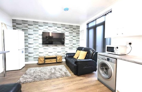 Bramcote Apartment | Modern Home in Beeston