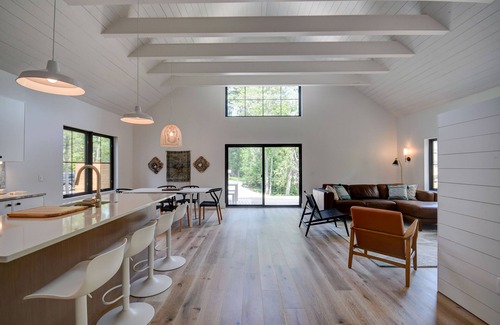 Glen Arbor Cabin | Modern home in Glen Arbor. Steam shower. Walk to lake. Air conditioning.