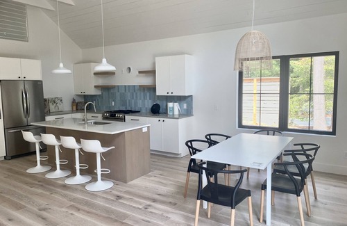 Glen Arbor Cabin | Modern home in Glen Arbor. Steam shower. Walk to lake. Air conditioning.