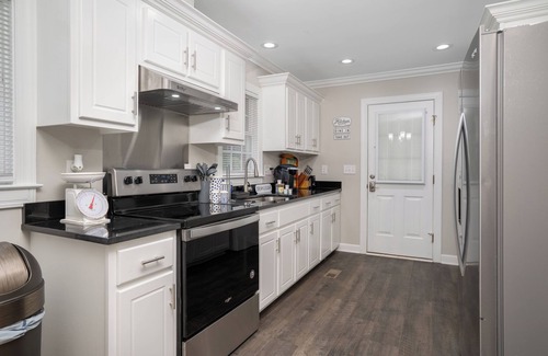 Rocky Mount House | Modern Home In PRIME location - King Bed/Spaciousnn