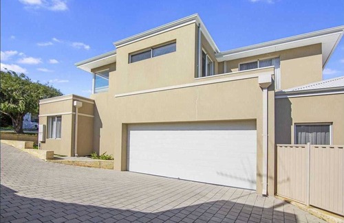 Mount Claremont House | Modern Home in Prime Location