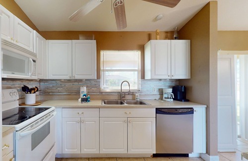Diplomat House | Modern Home in Quiet Locale | Boat Parking | Screened Lanai & Fenced Yard