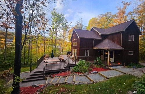 Somerset House | Modern Home in the Mountains- within walking distance to ski slopes!