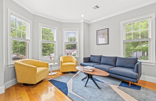 Dorchester House | Modern home-like 3BR2BA Retreat/Minutes to T