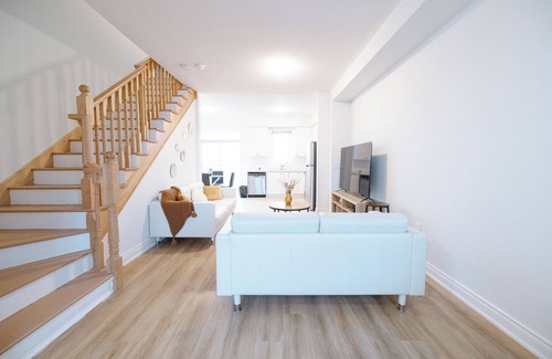 Wasaga Beach House | Modern home near Wasaga Beach