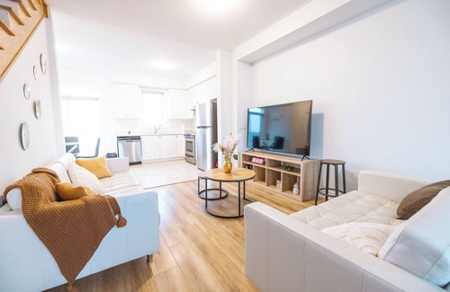 Wasaga Beach House | Modern home near Wasaga Beach