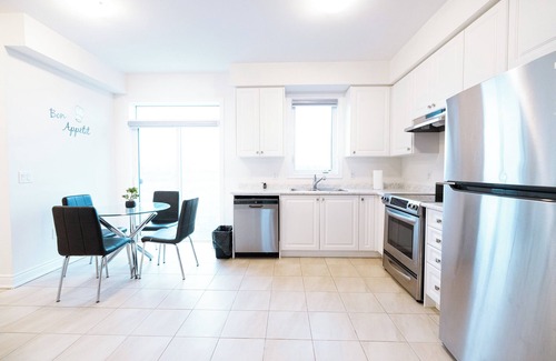 Wasaga Beach House | Modern home near Wasaga Beach