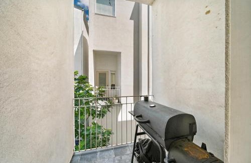 Washington Ave./ Memorial Park House | Modern Home Near Dt, Heights Washington Games