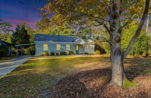 Columbia House | Modern Home Near Forest Drive