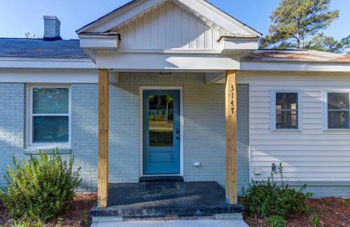 Columbia House | Modern Home Near Forest Drive