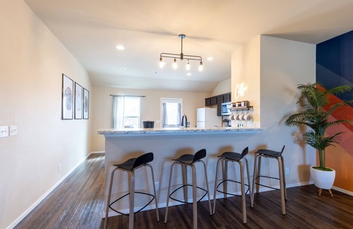 Broken Arrow House | Modern Home Near Rose District: KING Bed, Hot Tub