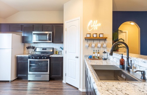 Broken Arrow House | Modern Home Near Rose District: KING Bed, Hot Tub