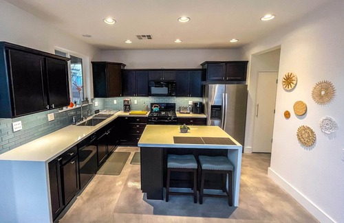 Summerlin South House | Modern Home near Red Rock - 30 Day Minimum.