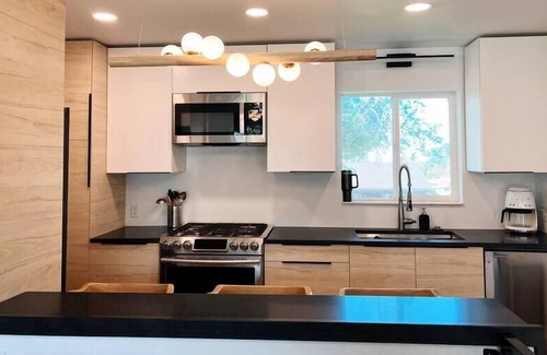 Bountiful House | Modern Home near SLC. Family Friendly & King Suite