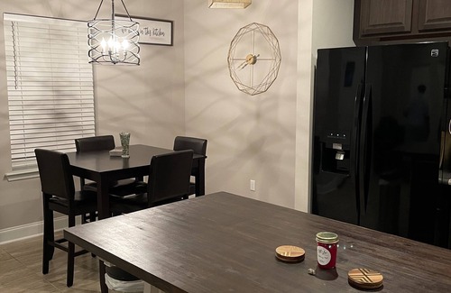 Baker House | Modern Home near Southern University and BTR airport!