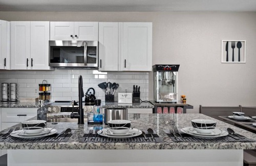 Grand Prairie House | Modern Home Near Entertainment District, Hot Spots