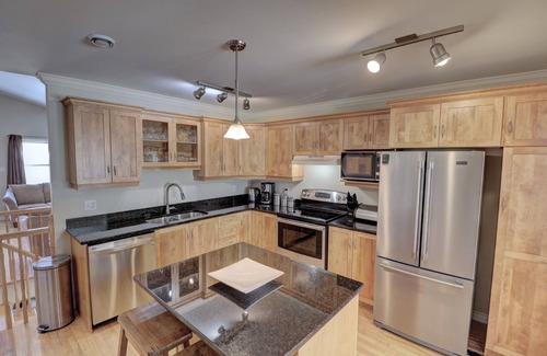 Quidi Vidi House | Modern home on East Coast Trail, stunning ocean view
