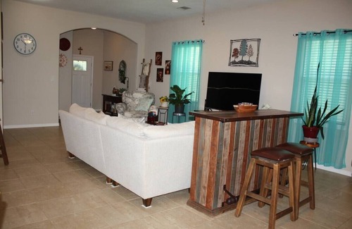 Bastrop House | Modern home - quiet neighborhood