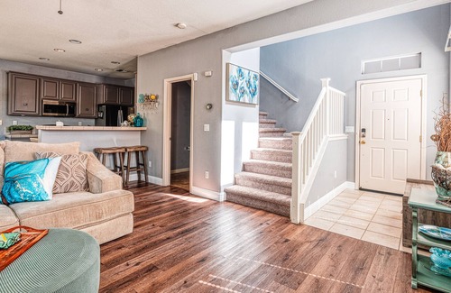 Regency Park House | Modern Home - Self Check-In - Close to Airport