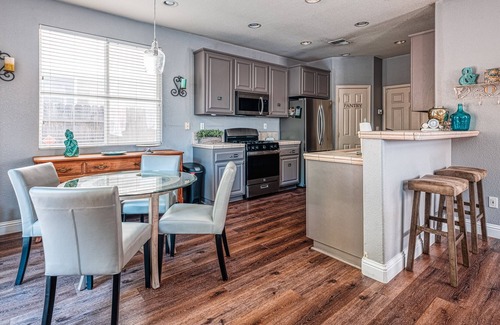 Regency Park House | Modern Home - Self Check-In - Close to Airport