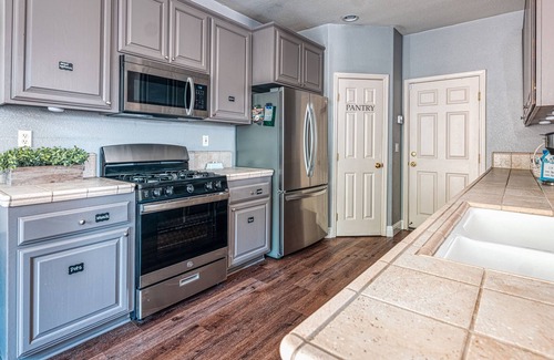 Regency Park House | Modern Home - Self Check-In - Close to Airport