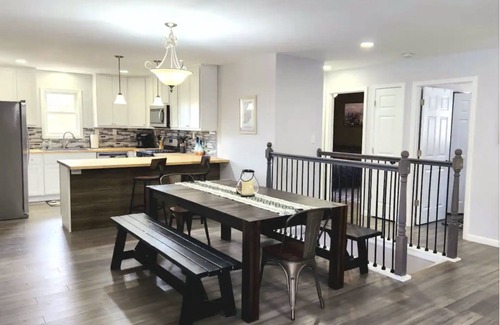 Valparaiso House | Modern Home, Sleeps 10, Near Downtown and VU, over 2000 sqft