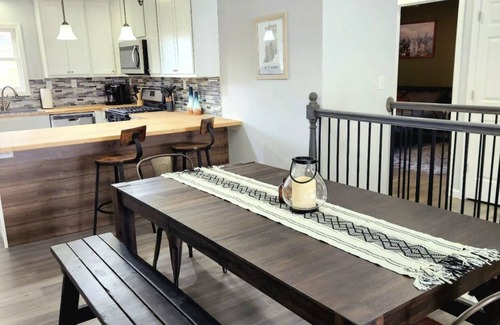 Valparaiso House | Modern Home, Sleeps 10, Near Downtown and VU, over 2000 sqft