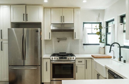 Riverside Rancho House | Modern Home - Tesla Charger - Stay in LA - RiversideRanchoGlendale