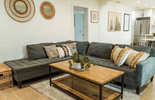 Riverside Rancho House | Modern Home - Tesla Charger - Stay in LA - RiversideRanchoGlendale