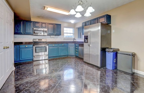 Lexington House | Modern Home w/Fenced Yard: 4 Mi to Dtwn Lexington