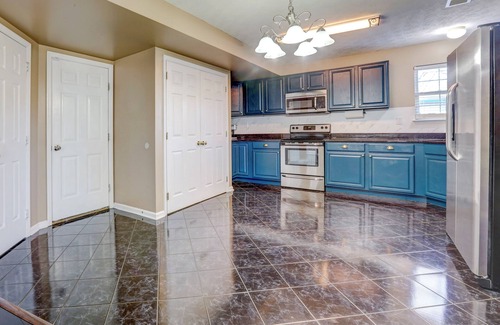 Lexington House | Modern Home w/Fenced Yard: 4 Mi to Dtwn Lexington