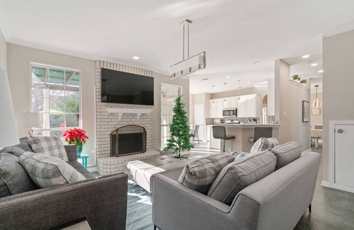 Flower Mound House | Modern Home w Heated Pool Game Rm sleeps12-16 near DFW & Gaylord hotel