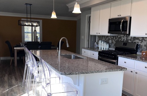 Dundalk House | Modern Home W/Huge Yard Near Downtown and Stadiums