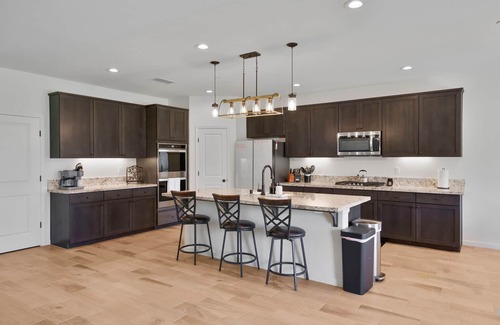 Hanford House | Modern Home w/Large Backyard, Office & EV Charger