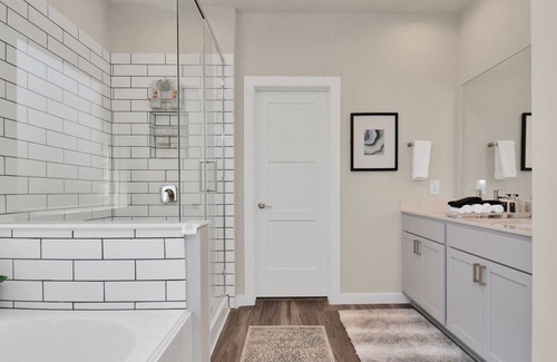 Conroe House | Modern Home w/ Pool & Free Parking near Woodlands