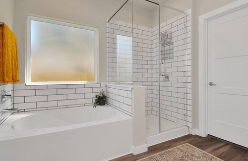 Conroe House | Modern Home w/ Pool & Free Parking near Woodlands