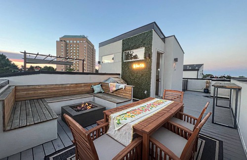 Highland House | Modern Home w/Rooftop Deck, Fireplace & Stunning City & Mountain Views