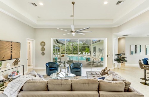 Central Naples House | Modern home w screened pool, hot tub, & comm amenities!