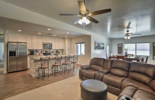 Lake Havasu City House | Modern Home - Walk to Lake Havasu and London Bridge!