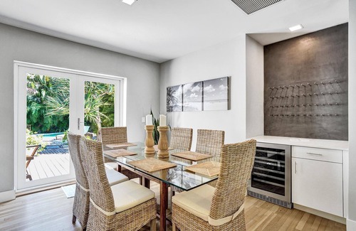 Victoria Park House | Modern Home with Backyard Oasis - Apres Beach Living with Pool
