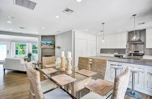 Victoria Park House | Modern Home with Backyard Oasis - Apres Beach Living with Pool