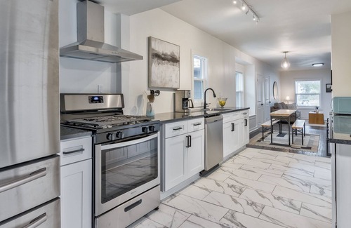 South Kansas City House | Modern home with 4 Bed + Workspace