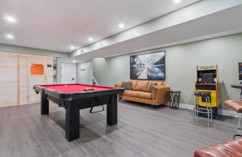 The Blue Mountains House | Modern home with a pool sauna pooltable & mountain view