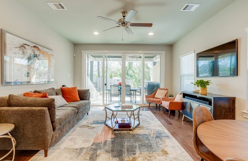 Mahncke Park House | Modern home with an enclosed yard, grill, firepit, full kitchen, & W/D - dogs ok