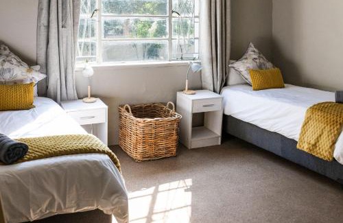 Potchefstroom Villa | Modern home with apartments
