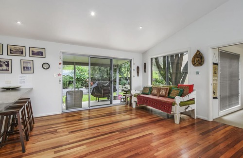 Crescent Head House | MODERN HOME WITH POOL IN RURAL SETTING - PET FRIENDLY