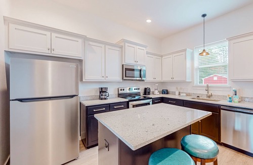 Ono Island House | Modern home with large backyard, deck, and close to the beach